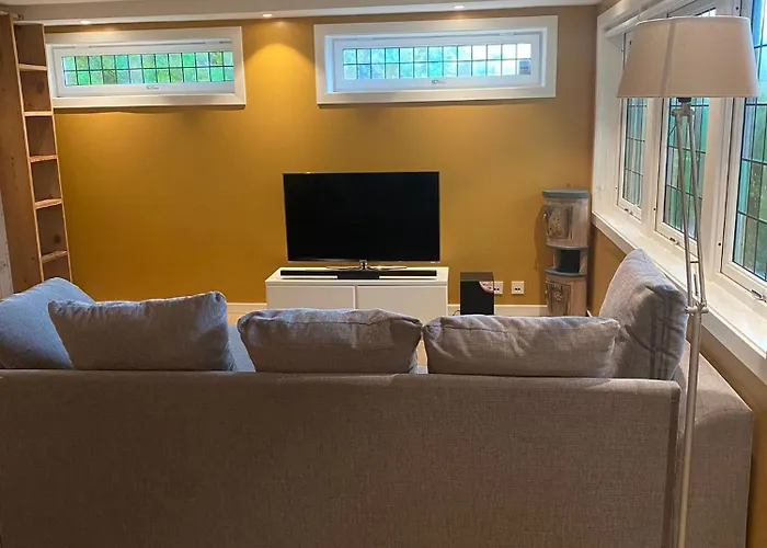 West - Near To Holmenkollen Daire