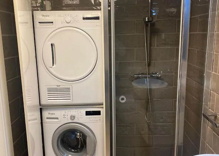 West - Near To Holmenkollen Daire *